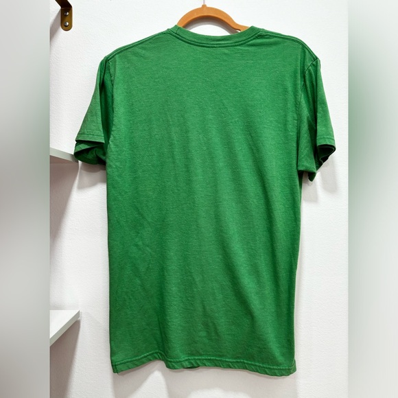 Green Bob Marley burnin Tshirt with Bob Marley on front - Picture 3 of 3